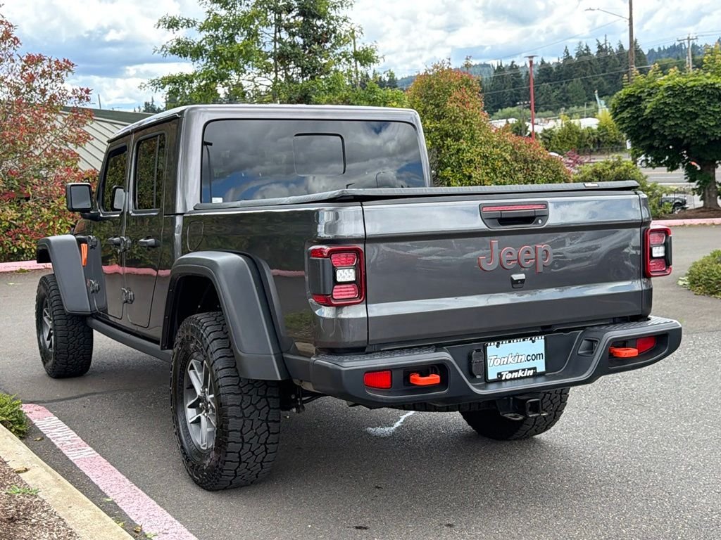 Used 2025 Granite Crystal Metallic Clearcoat Jeep Mojave image 5