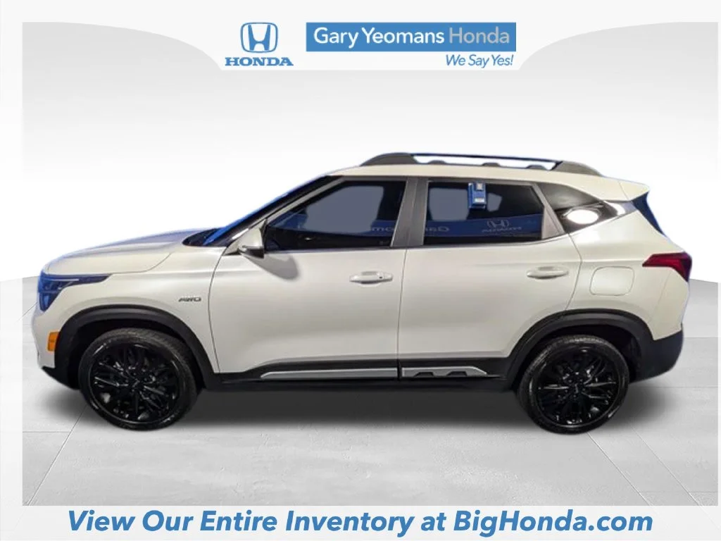 Certified Used 2022 White Kia Nightfall image 9