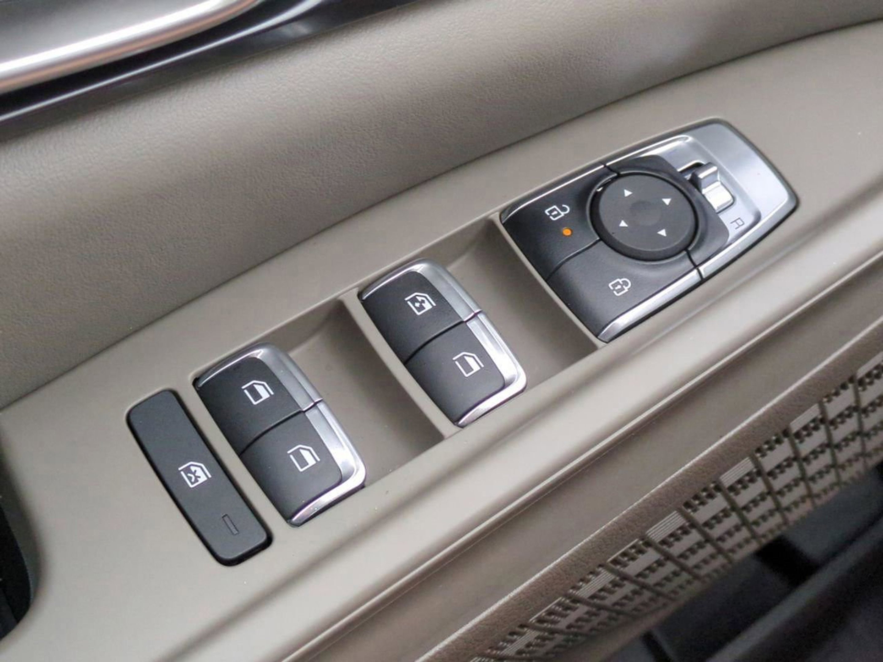 New 2026 Snow White Pearl Kia LXS image 29