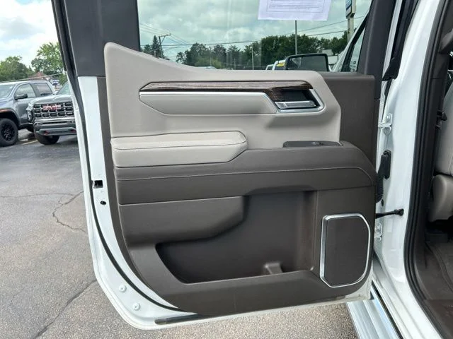 Used 2022 Summit White GMC SLE image 20