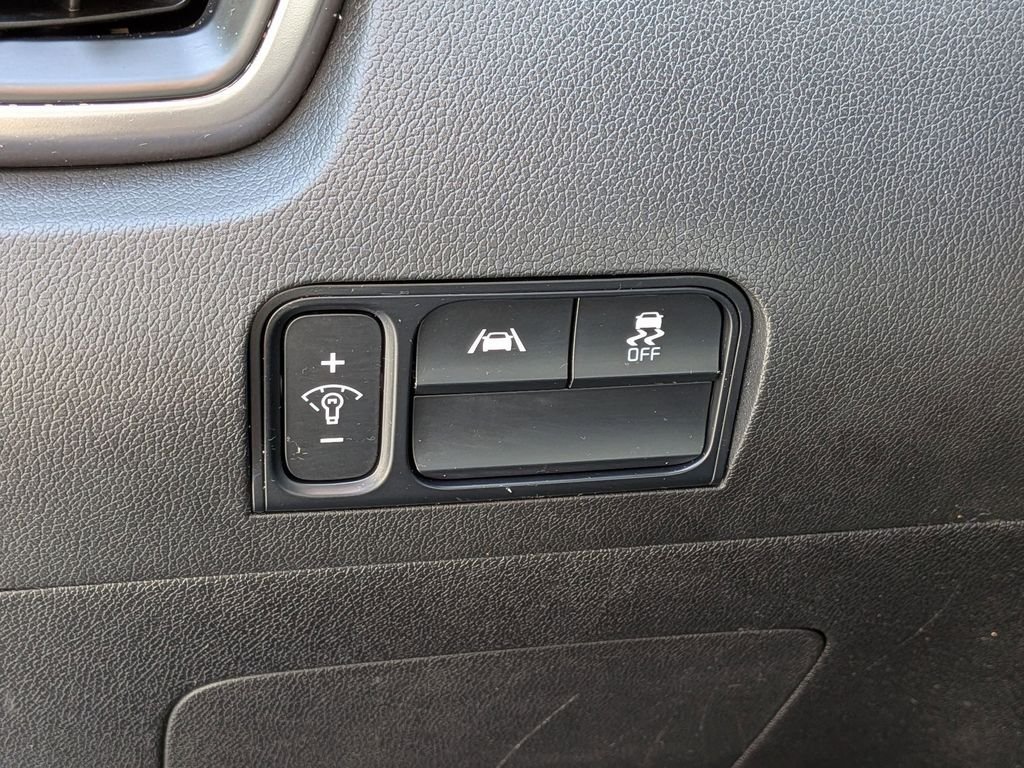 Used 2022 Green Kia S image 15