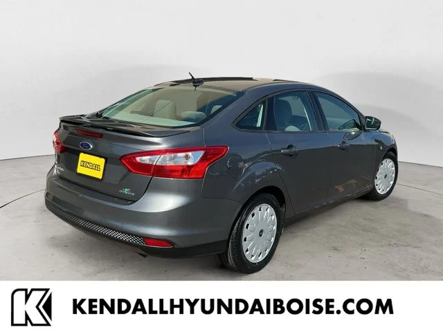 Used 2014 Gray Ford SE image 1