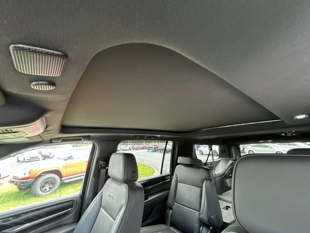 Used 2022 White GMC Denali image 28