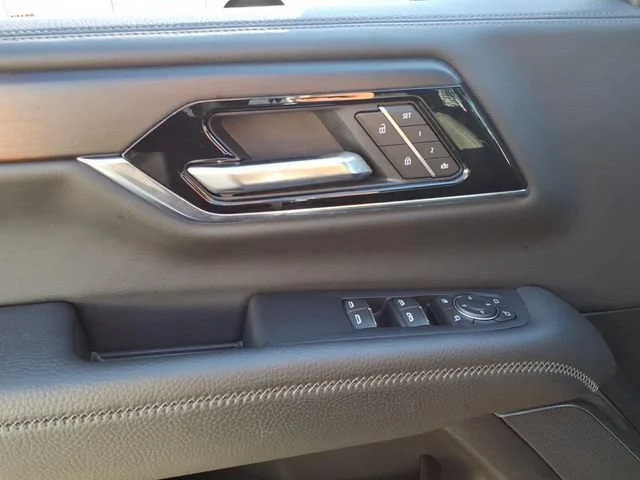 Used 2025 Sterling Metallic GMC Denali image 18