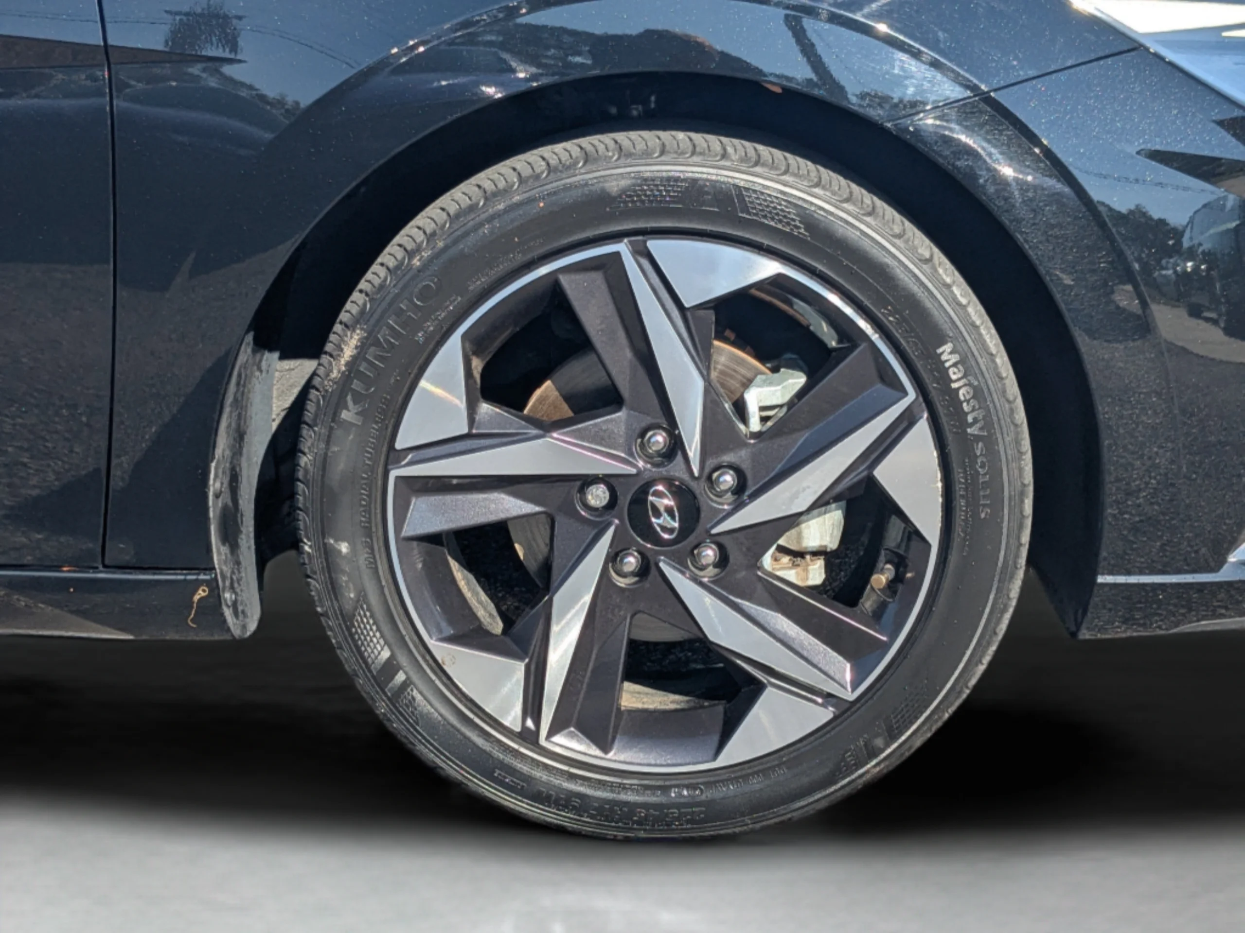Used 2022 Phantom Black Hyundai SEL image 30
