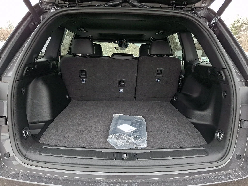New 2026 Baltic Gray Metallic Clear-Coat Exterior Paint Jeep Altitude image 21