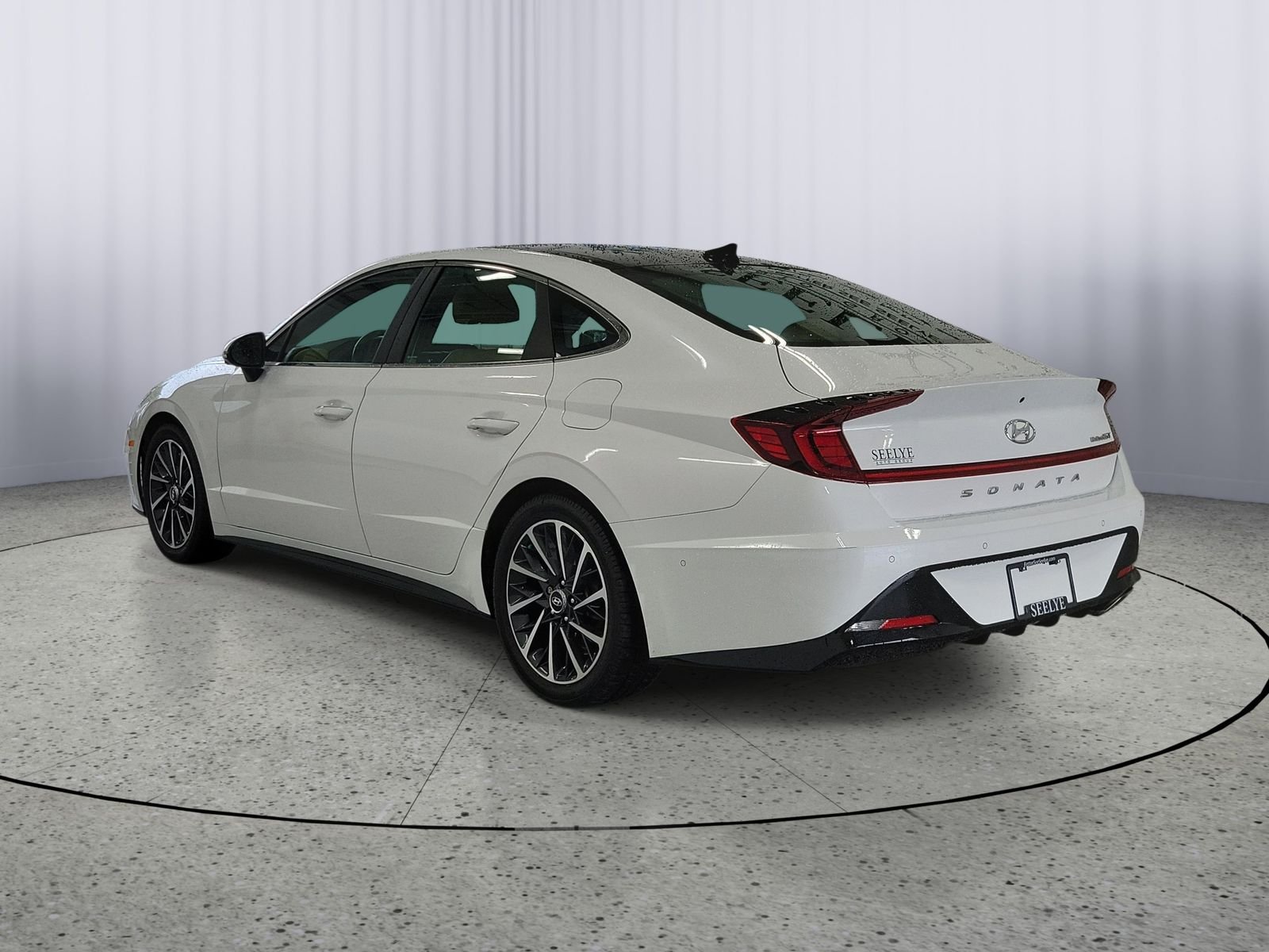 Used 2022 Gray Hyundai Limited image 3
