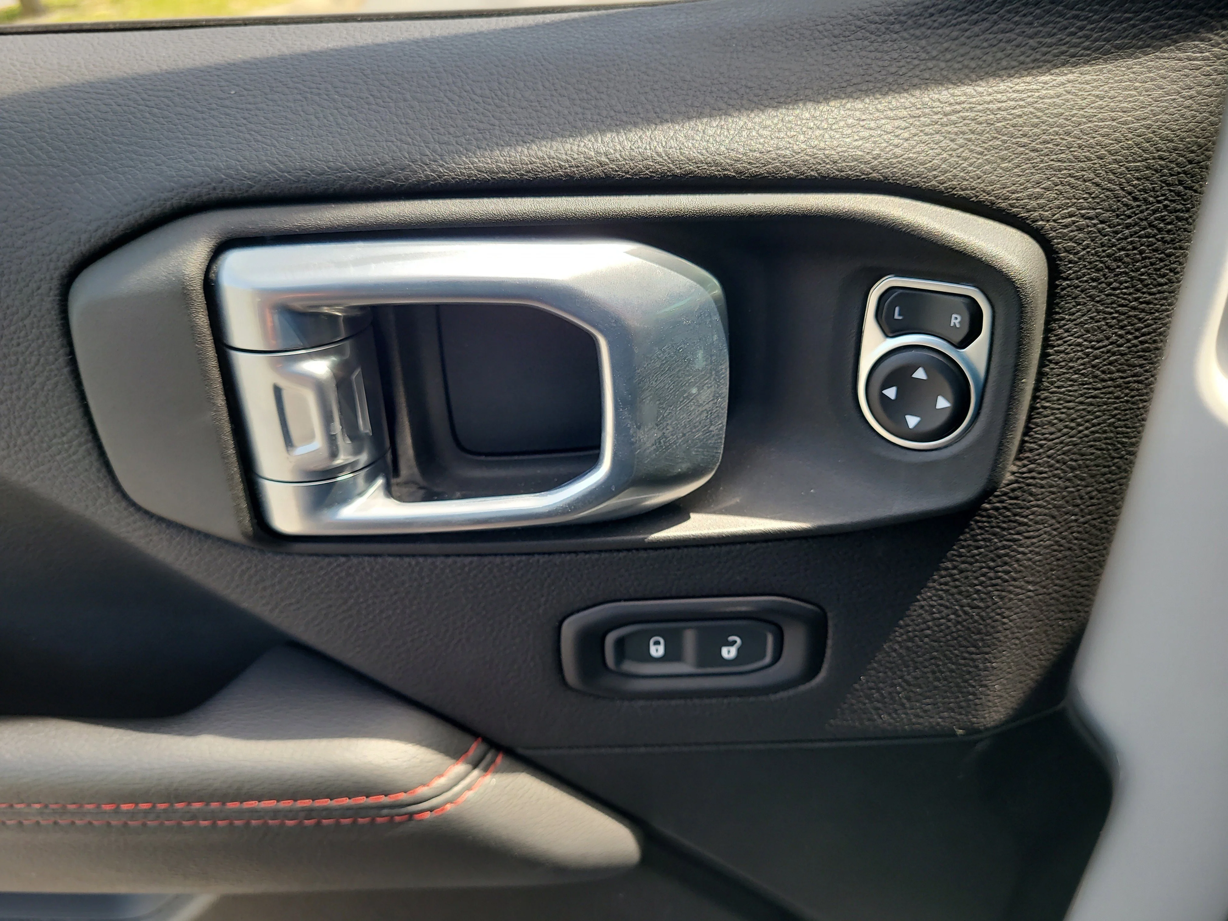 Used 2022 Bright White Clearcoat Jeep Rubicon image 17