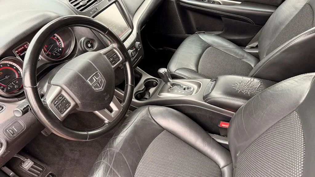 Used 2020 Red Dodge Crossroad image 10