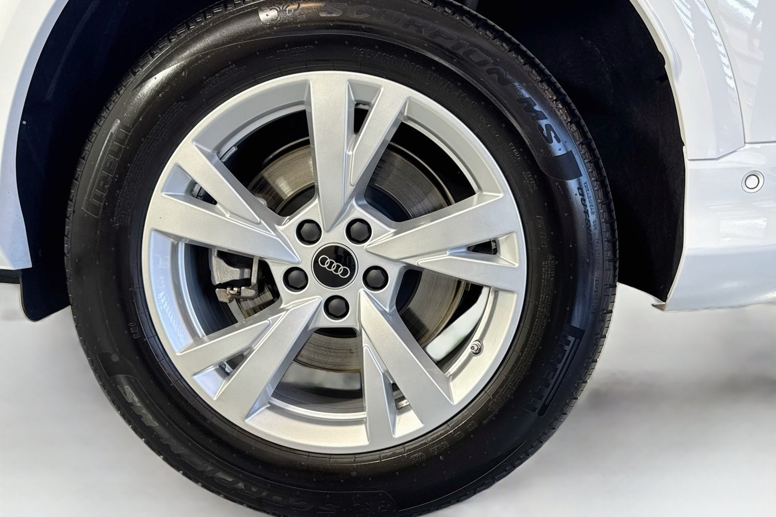 Used 2025 Arkona White Audi Premium image 28