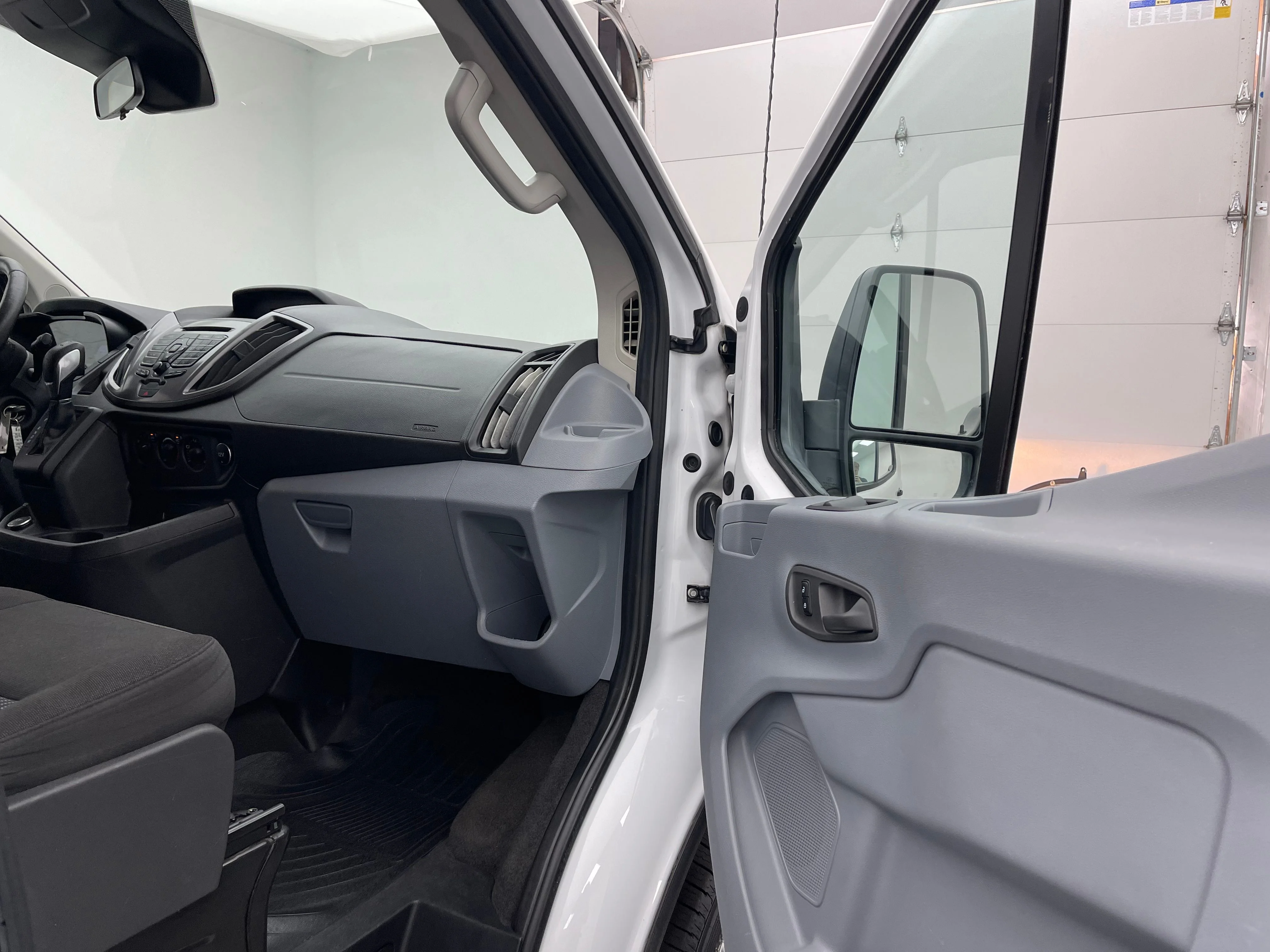 Used 2017 Oxford White Ford XLT image 26