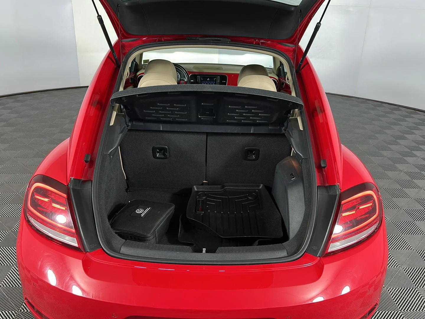 Used 2019 Tornado Red Volkswagen SE image 27