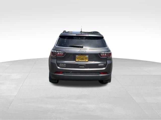 Used 2022 Gray Jeep Latitude image 10