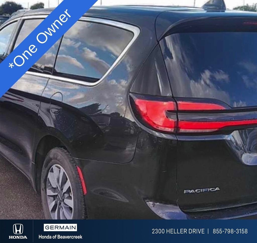 2024 Chrysler Pacifica Hybrid Select PHEV's photo