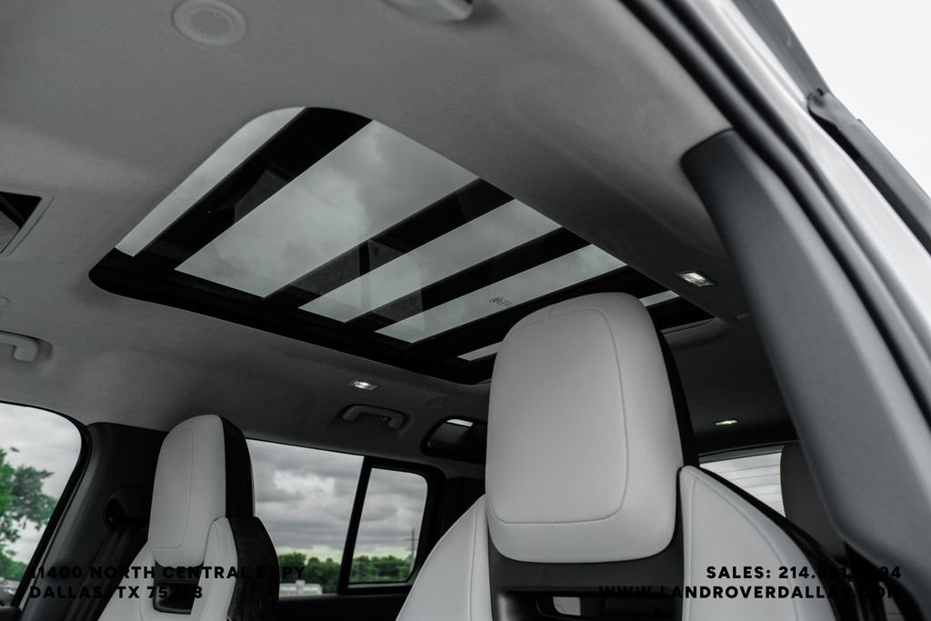 New 2026 Borasco Grey Metallic Land Rover OCTA image 24