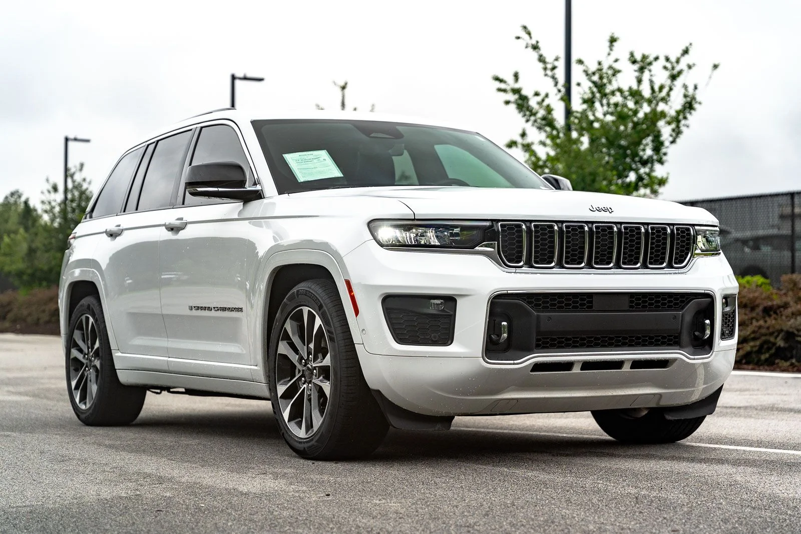 Used 2022 White Jeep Overland image 9