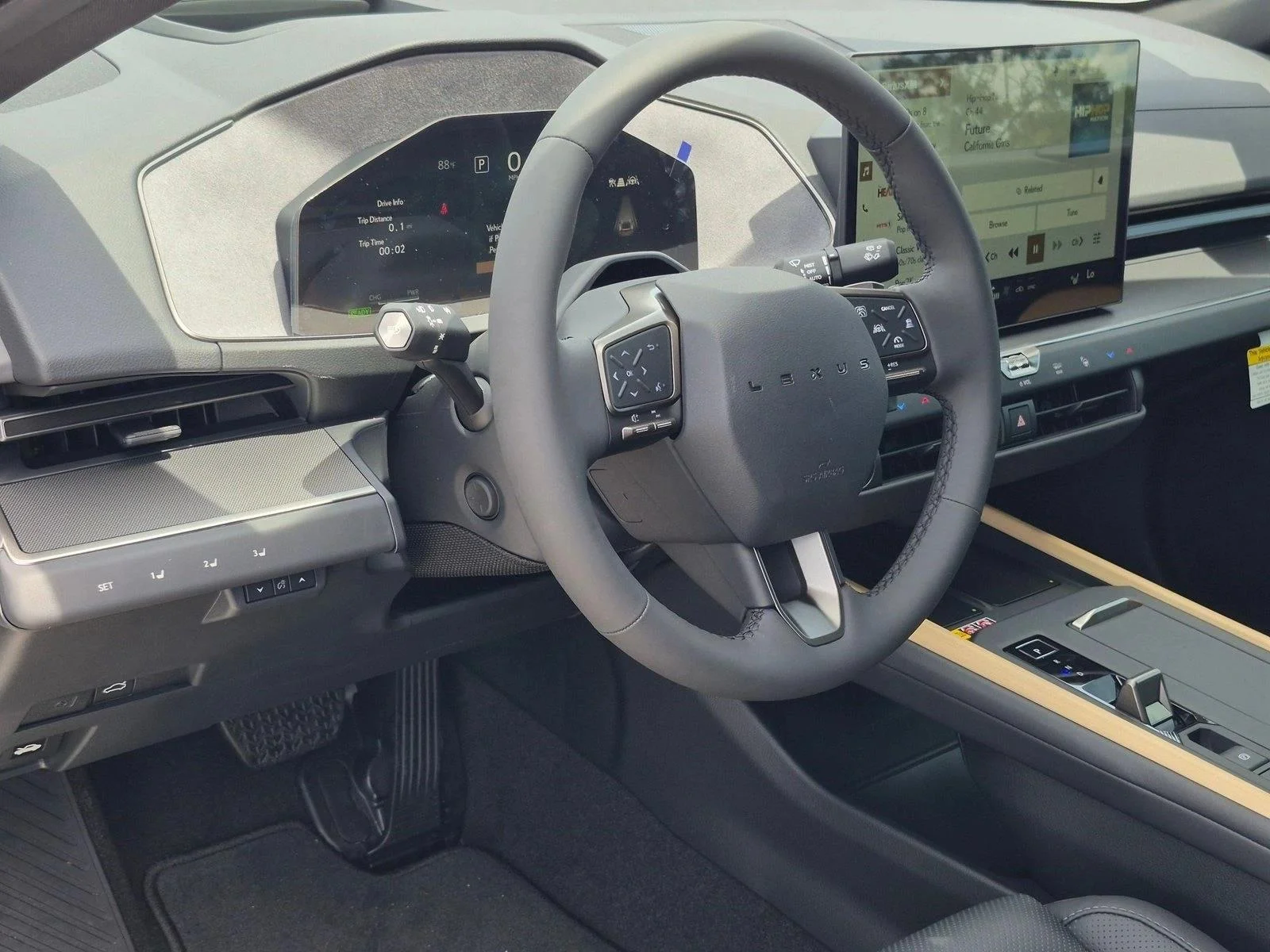 New 2026 Iridium Lexus ES 350e LUXURY image 3