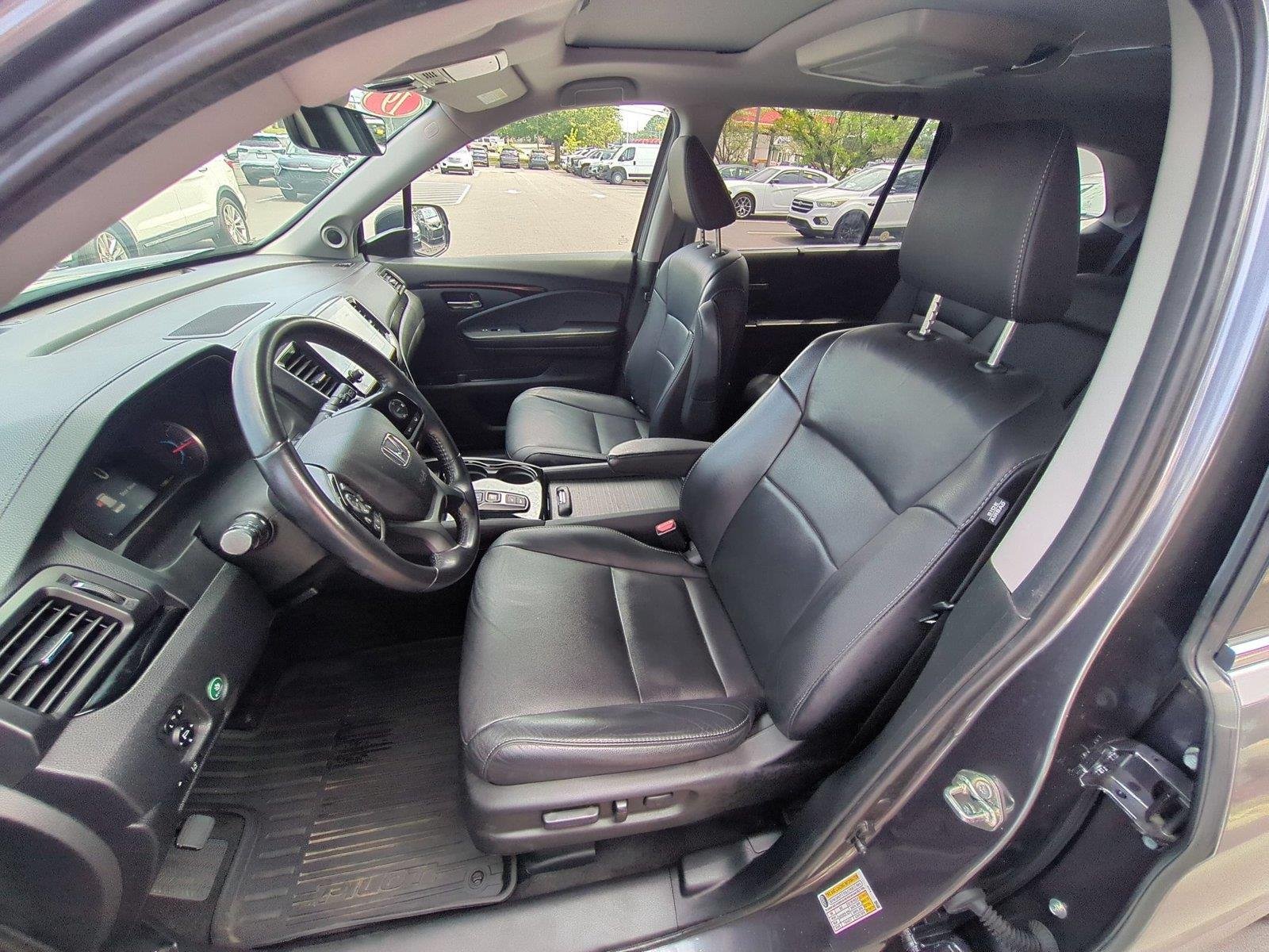 Used 2019 Modern Steel Metallic Honda Touring 8-Passenger image 18
