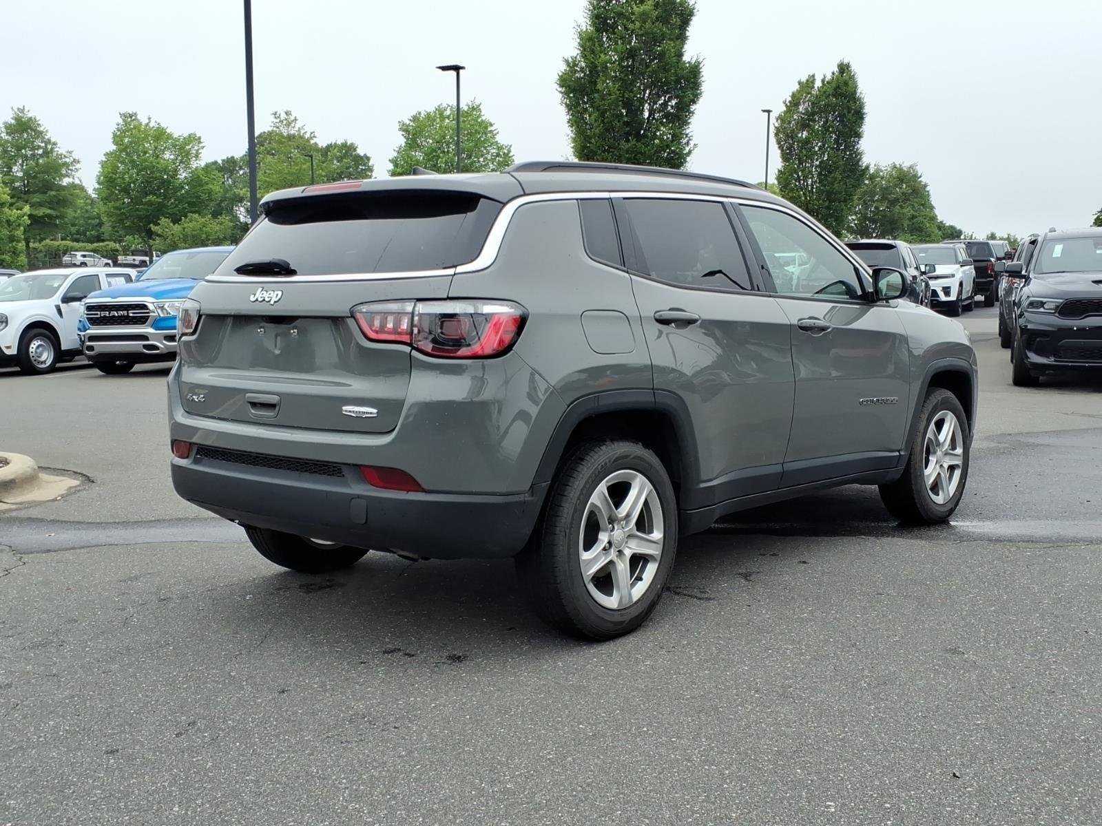 Used 2024 Sting-Gray Clearcoat Jeep Latitude image 2