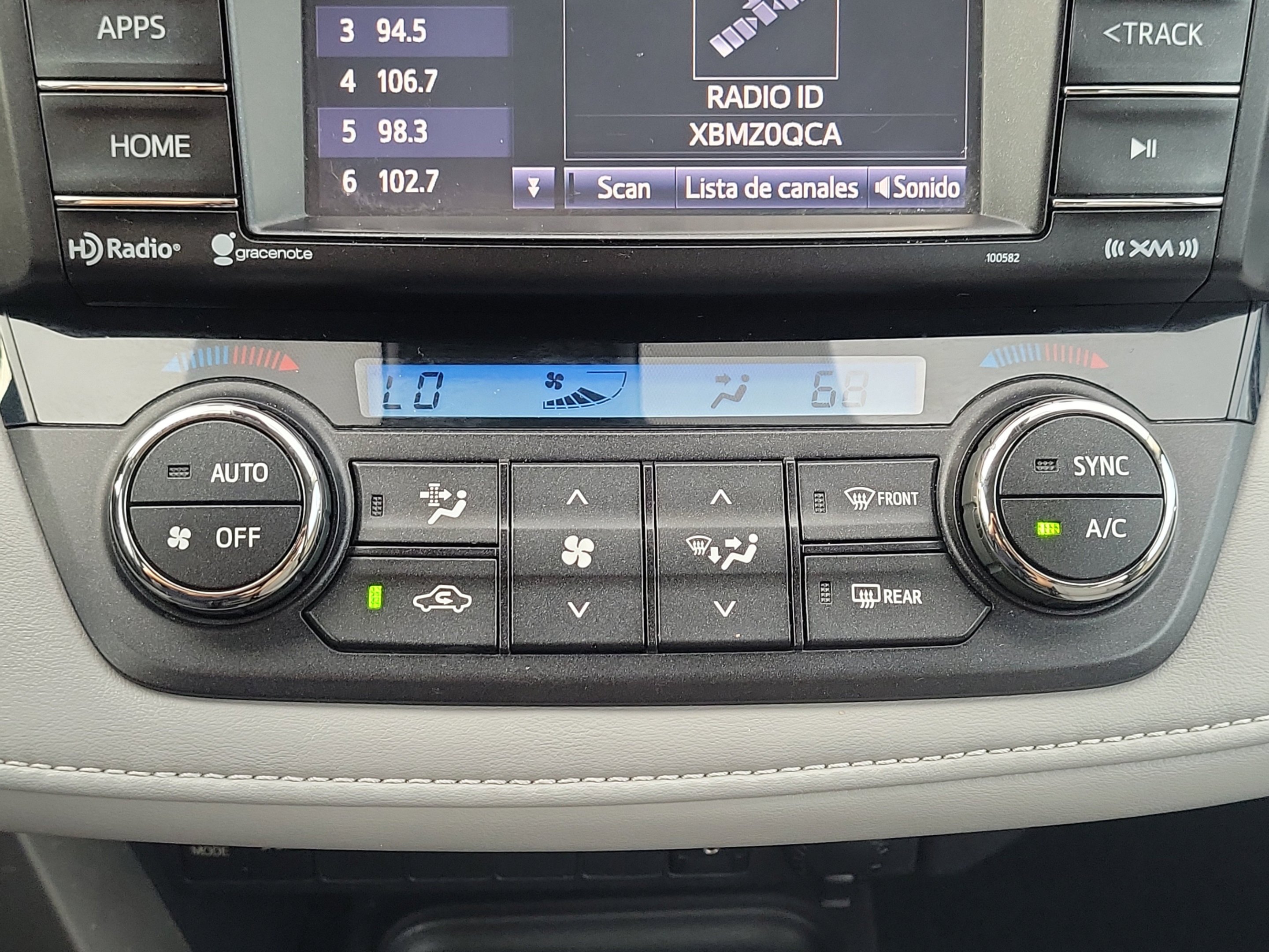 Used 2018 Pearl Toyota XLE image 29