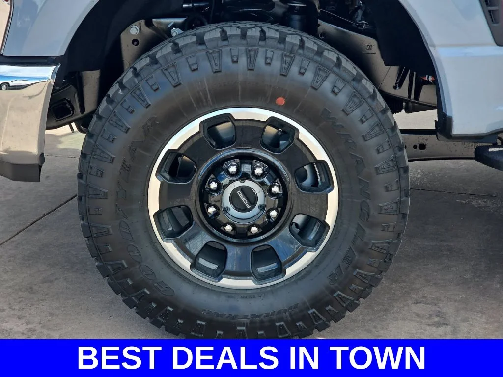 New 2026 Glacier Gray Metallic Tri-Coat Ford F-250® Lariat® image 36