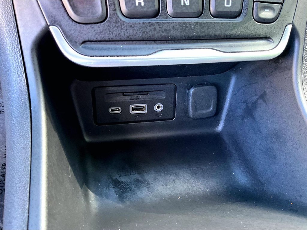 Used 2020 Summit White GMC SLE image 27