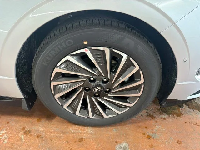 New 2026 Aero Silver Hyundai Limited image 10