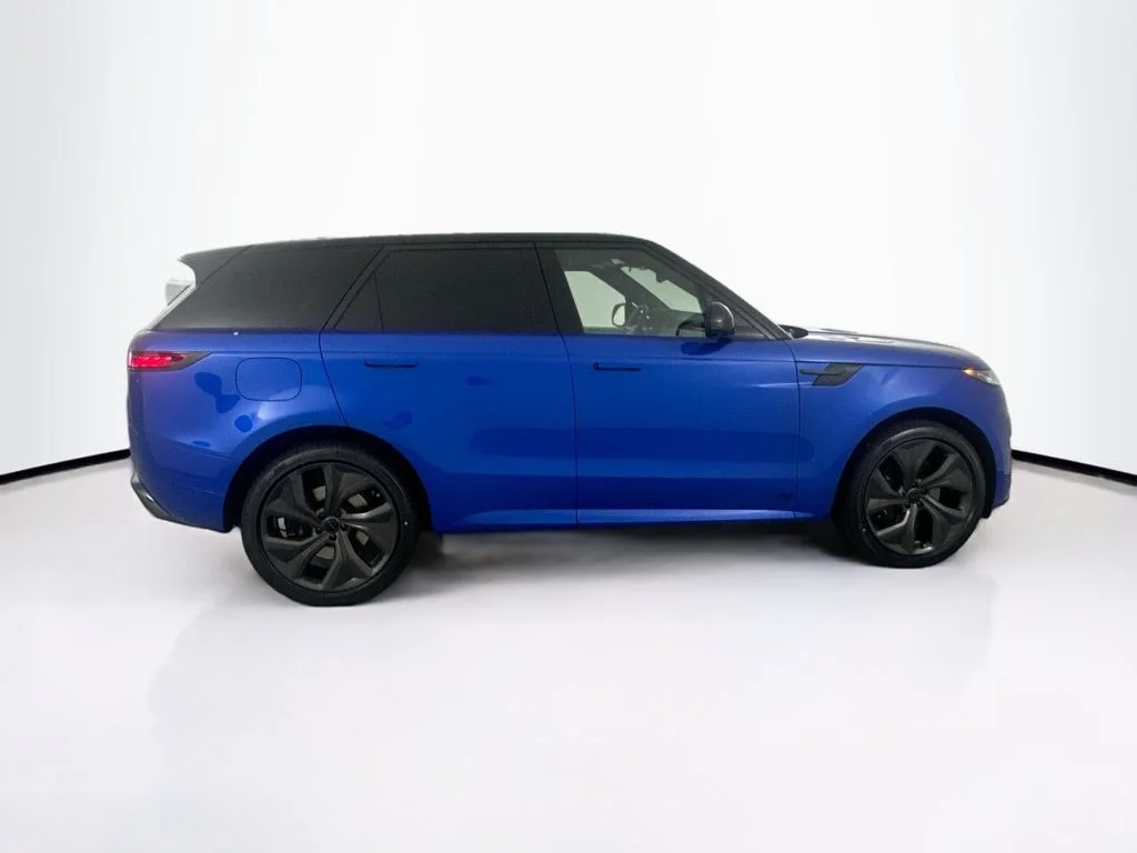 New 2026 Velocity Blue Land Rover Autobiography image 4