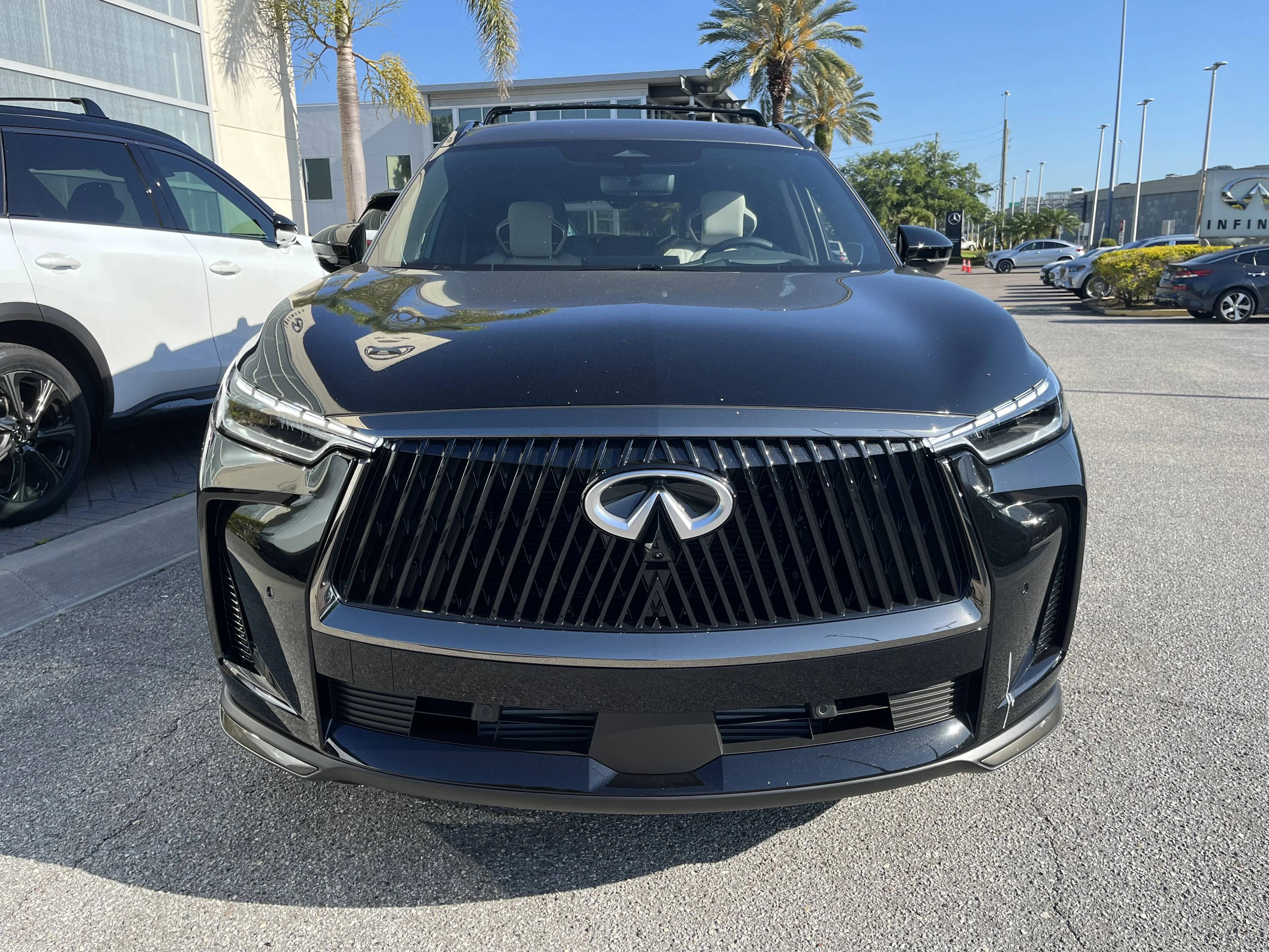 New 2026 Mineral Black/Graphite Shadow INFINITI AUTOGRAPH image 9
