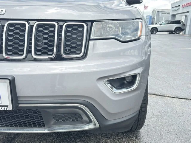 Used 2018 Billet Silver Metallic Jeep Limited image 3