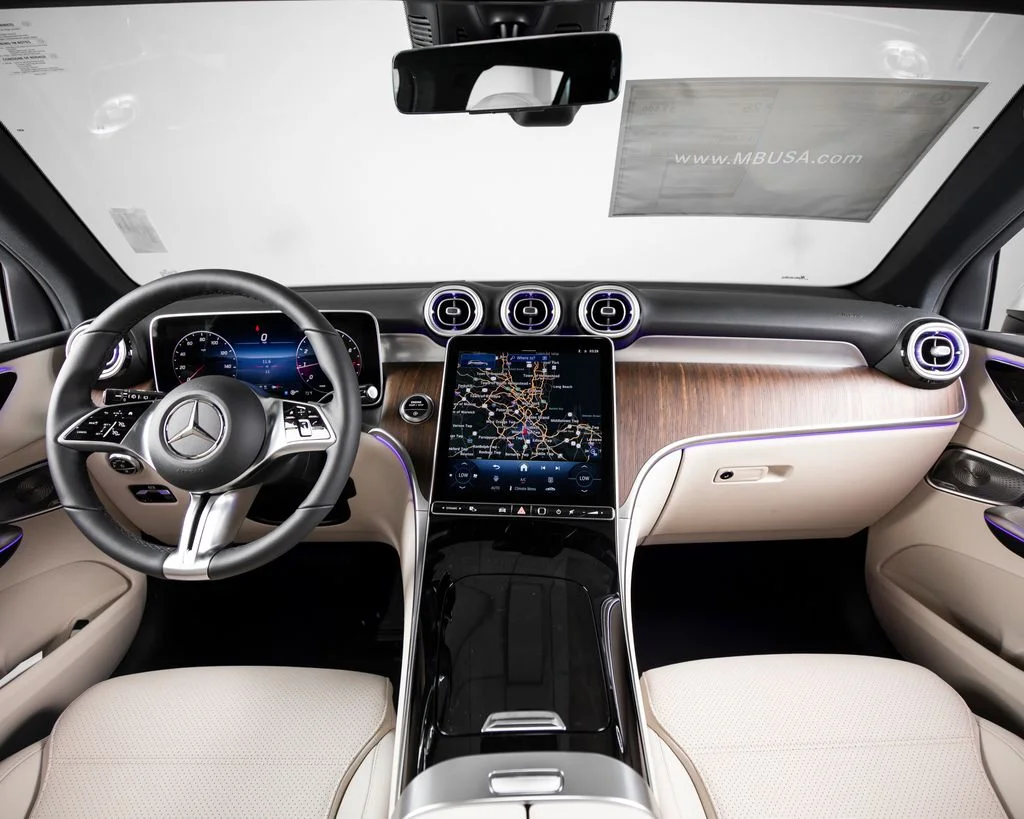 New 2026 White Mercedes-Benz GLC 300 image 7