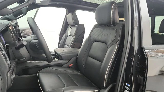 New 2026 Diamond Black Crystal Pearl-Coat Exterior Paint RAM Limited image 17
