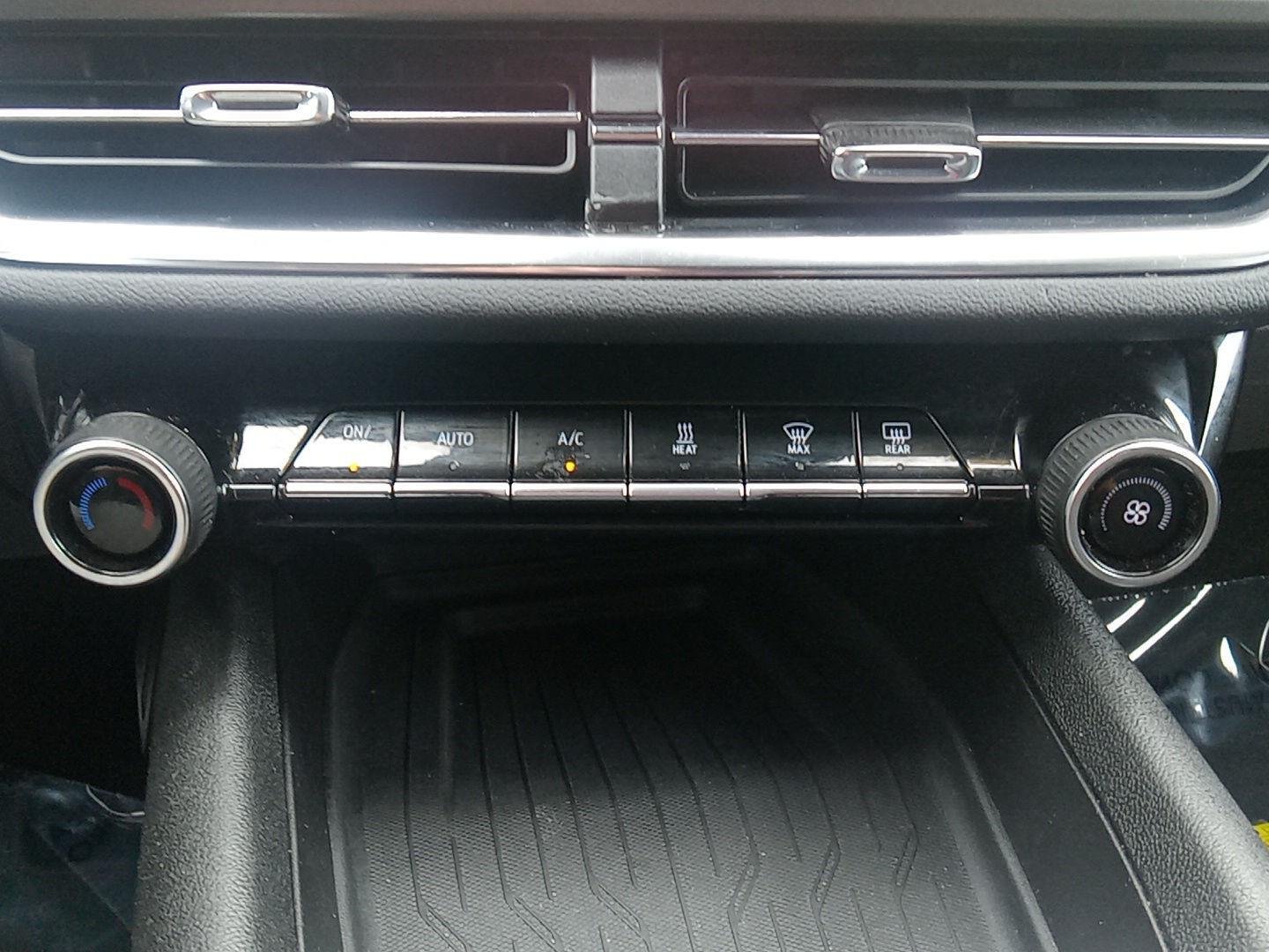2025 Chevrolet Equinox EV 1LT - Photo 14