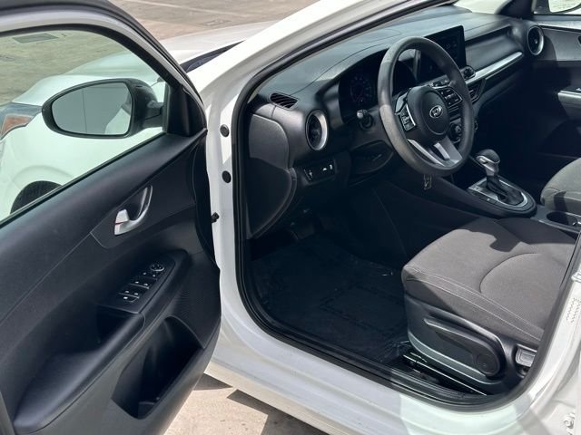 Used 2020 Clear White Kia LXS image 9