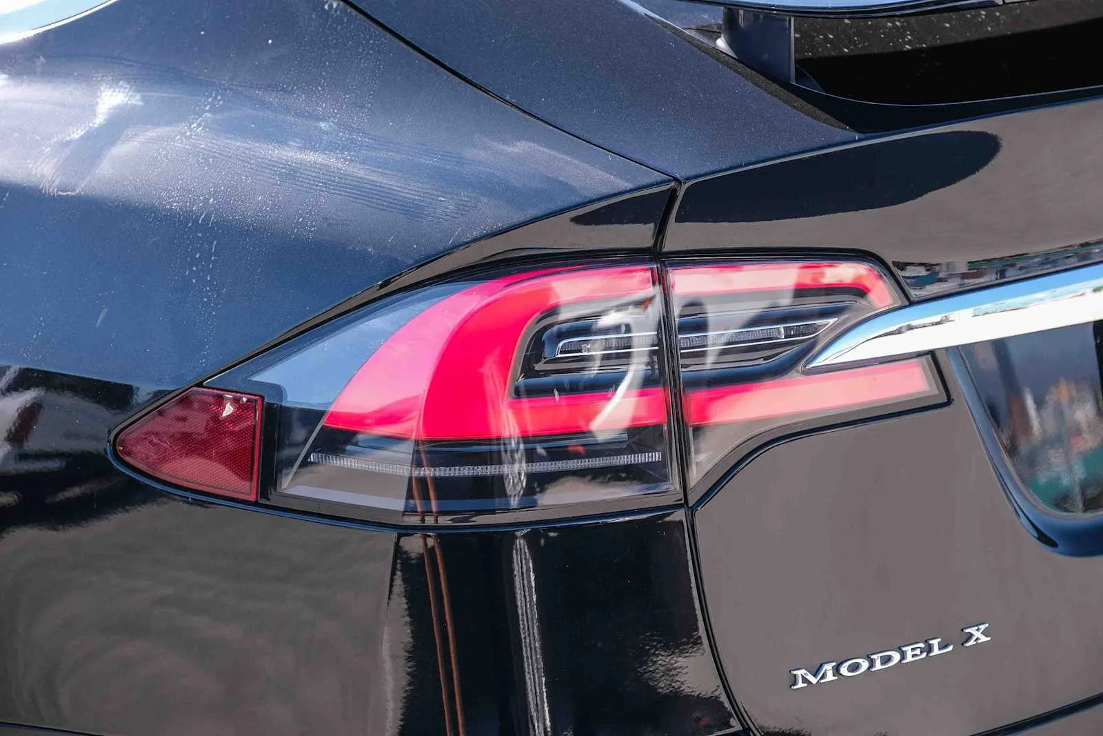 Used 2018  Tesla  image 7