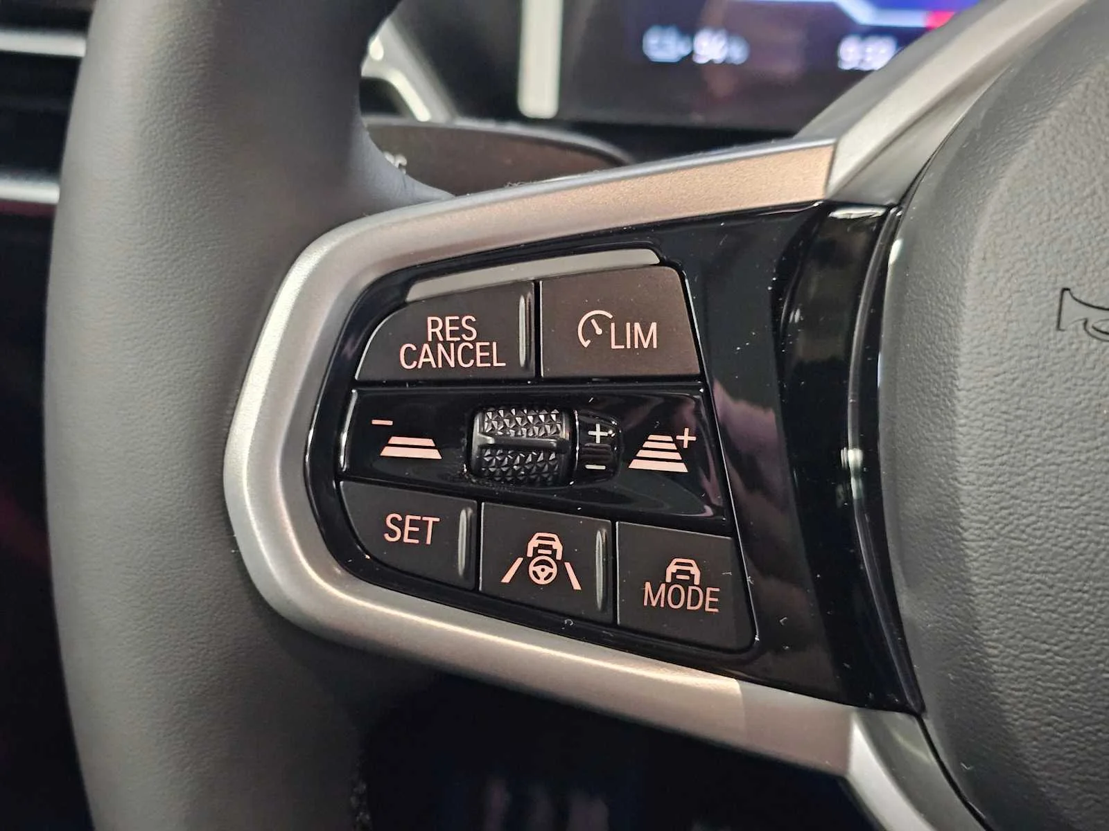 New 2026 Dravit Grey Metallic BMW xDrive40 image 18
