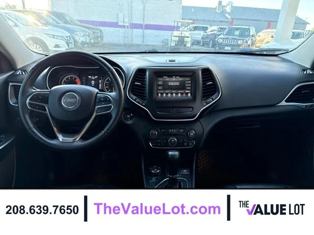 Used 2019 Silver Jeep Latitude Plus image 14