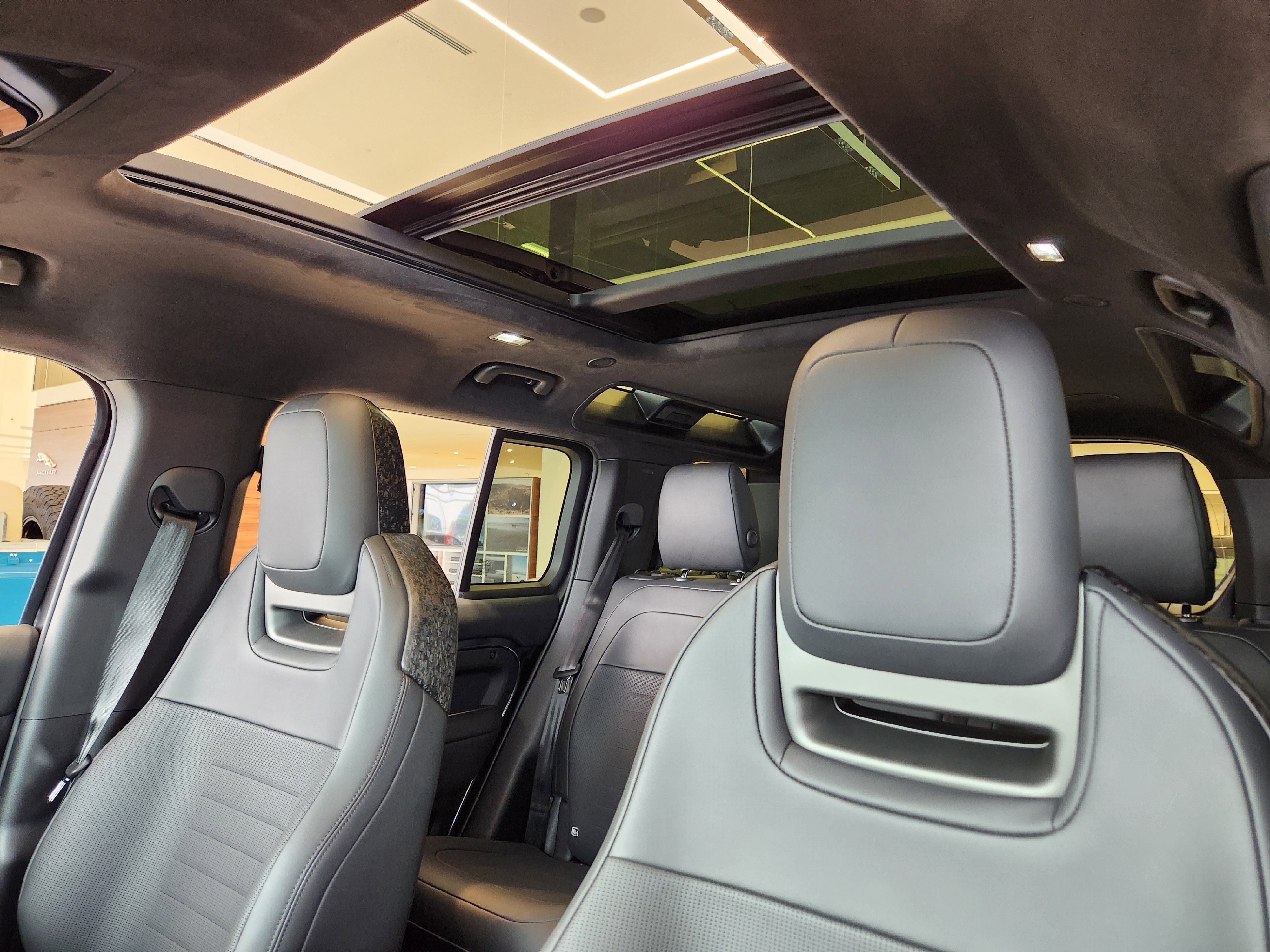 2025 Land Rover Defender Octa Edition One - Photo 10