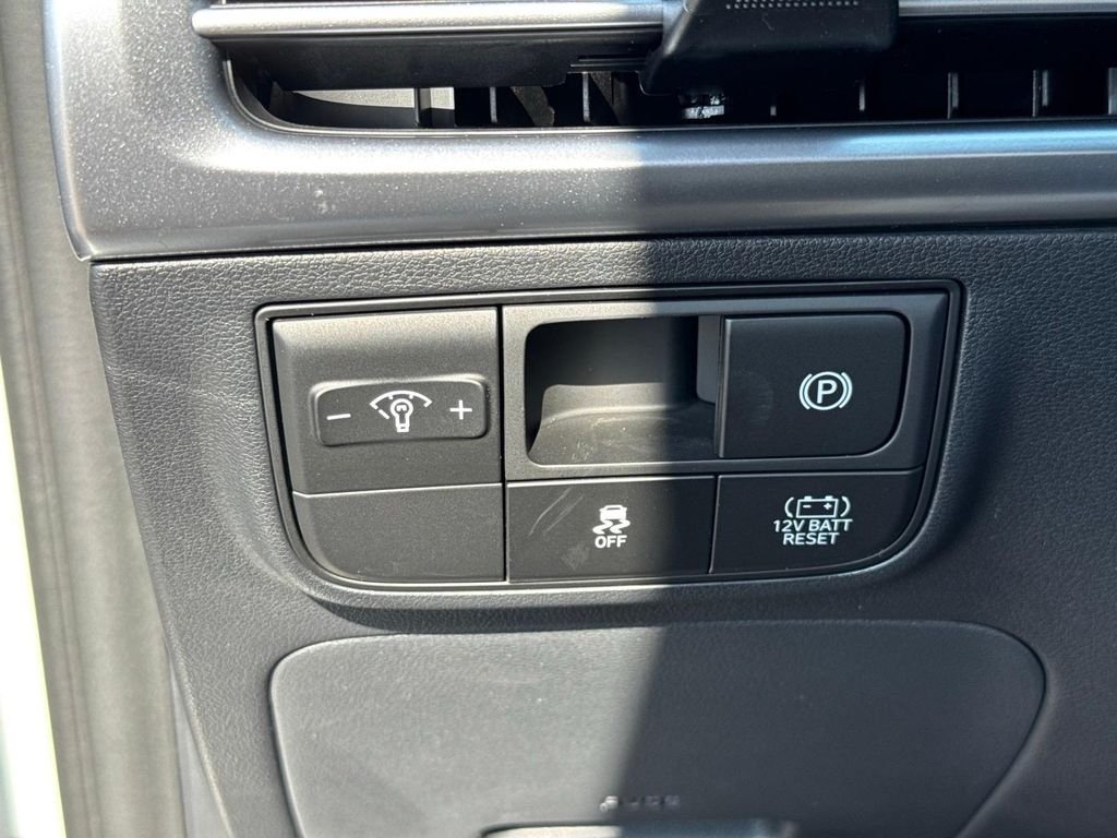 New 2026 Creamy White Pearl Hyundai Blue SE image 16