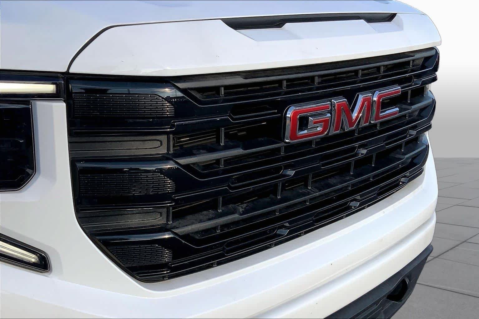 Used 2023 Summit White GMC Elevation image 28
