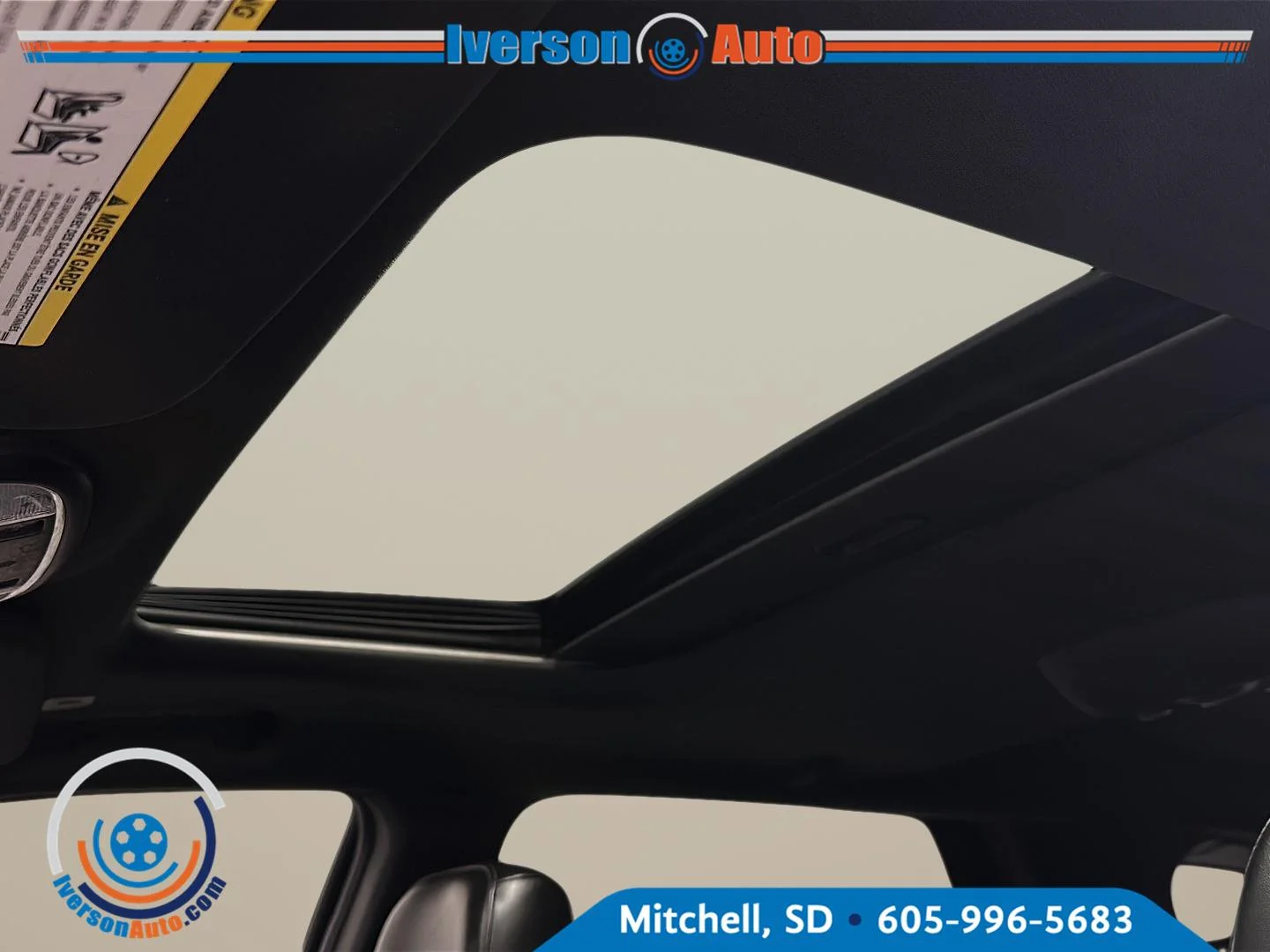 Used 2018 Ivory Tri-Coat Pearl Dodge R/T image 22