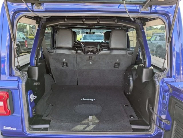 Certified Used 2020 Ocean Blue Metallic Jeep Unlimited Rubicon image 13