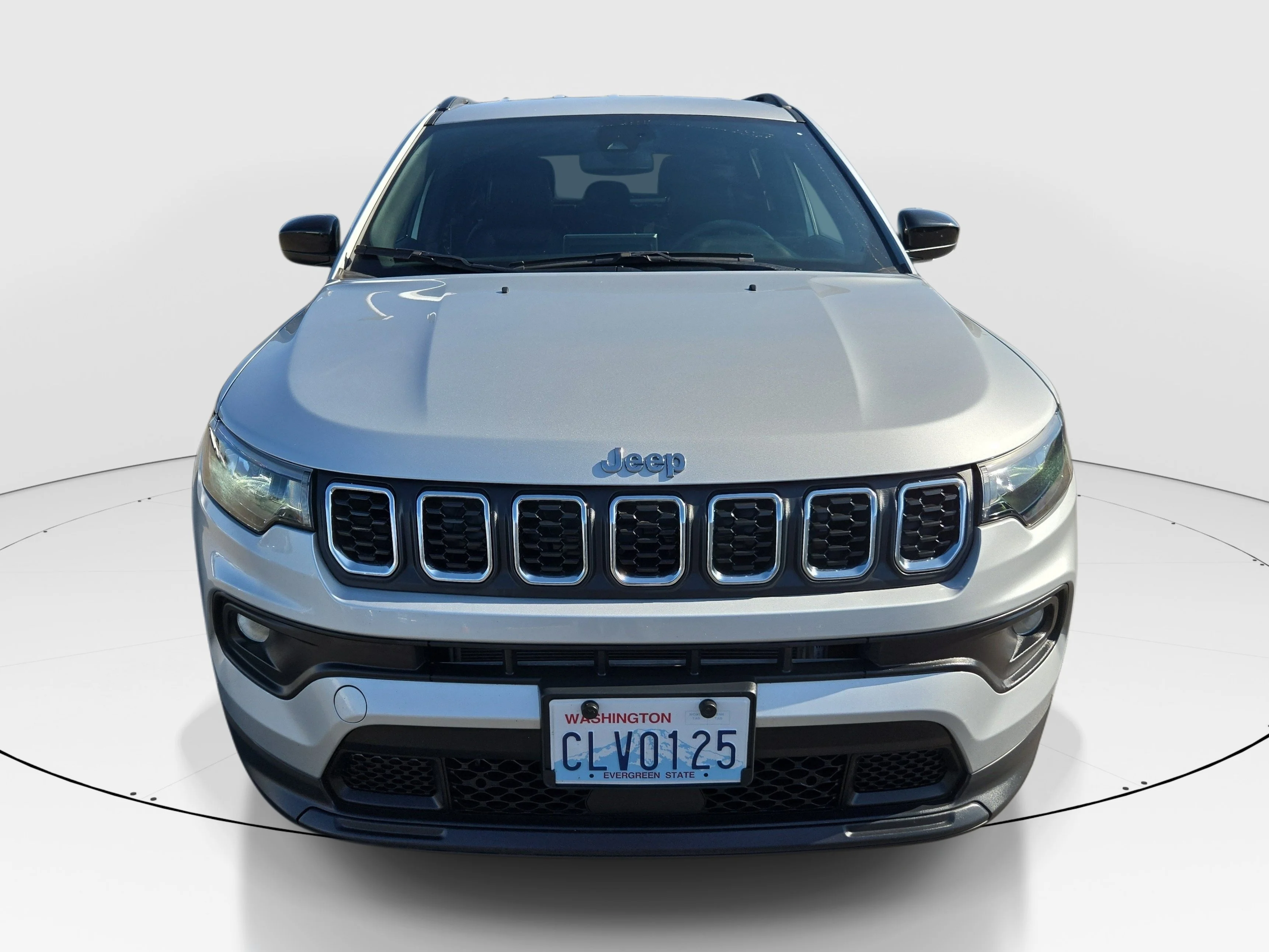 Certified Used 2024 Silver Jeep Latitude image 8