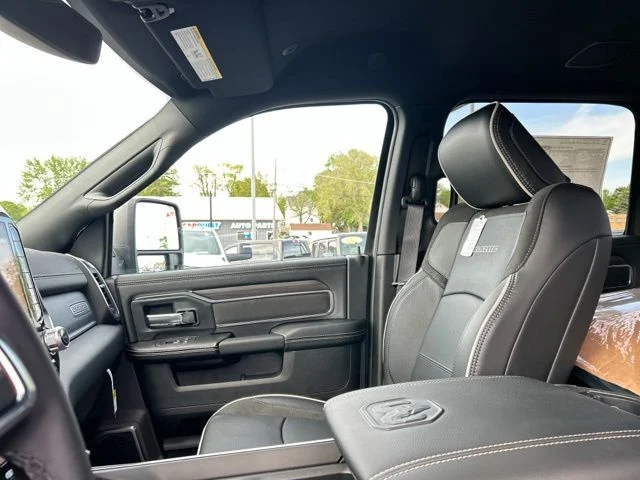 New 2026 Granite Crystal Metallic Clear-Coat Exterior Paint RAM Laramie image 31
