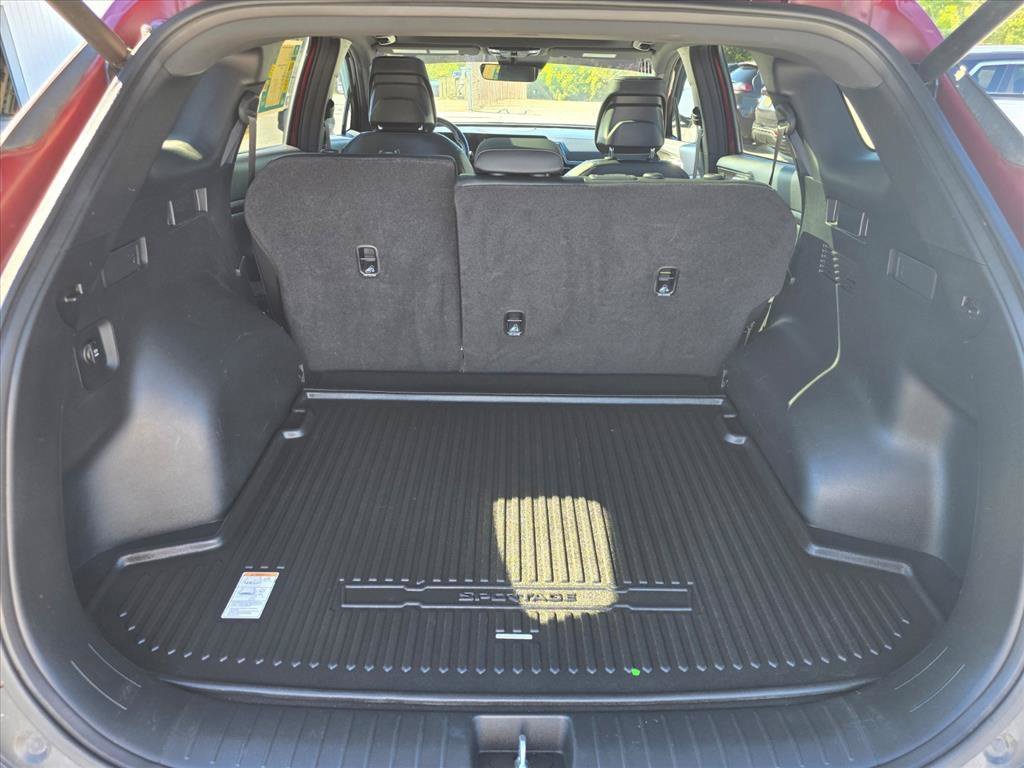 Used 2023 Red Kia X-Line image 26