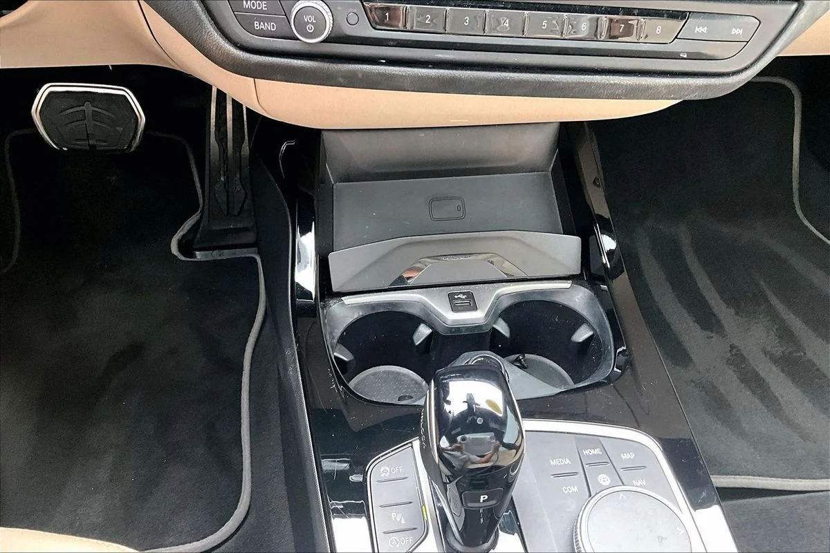 Used 2023  BMW i sDrive image 16