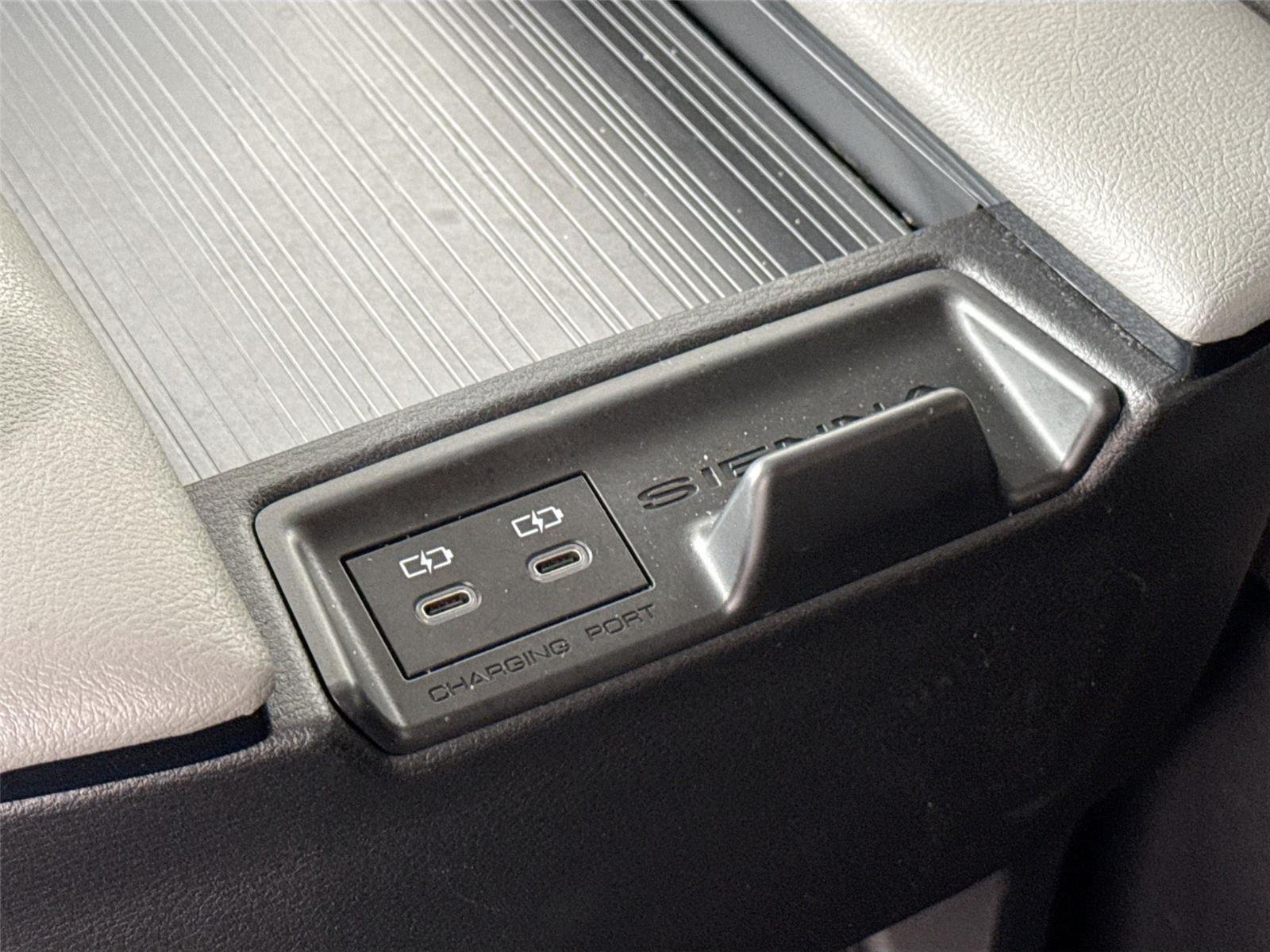 Used 2026 Wind Chill Pearl Toyota XLE 8-Passenger image 38