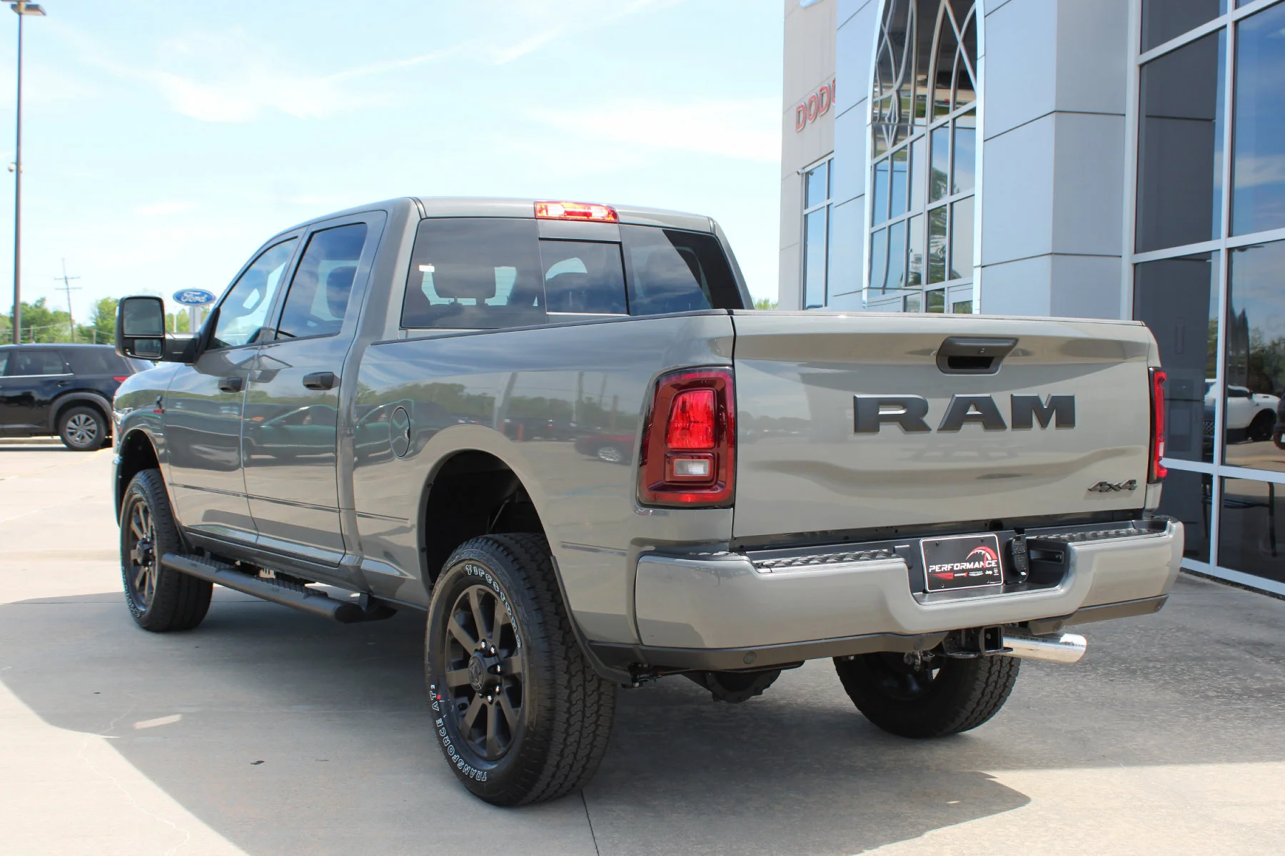 New 2026 Ceramic Gray Clear-Coat Exterior Paint RAM Black Express Crew Cab 4x4 image 31