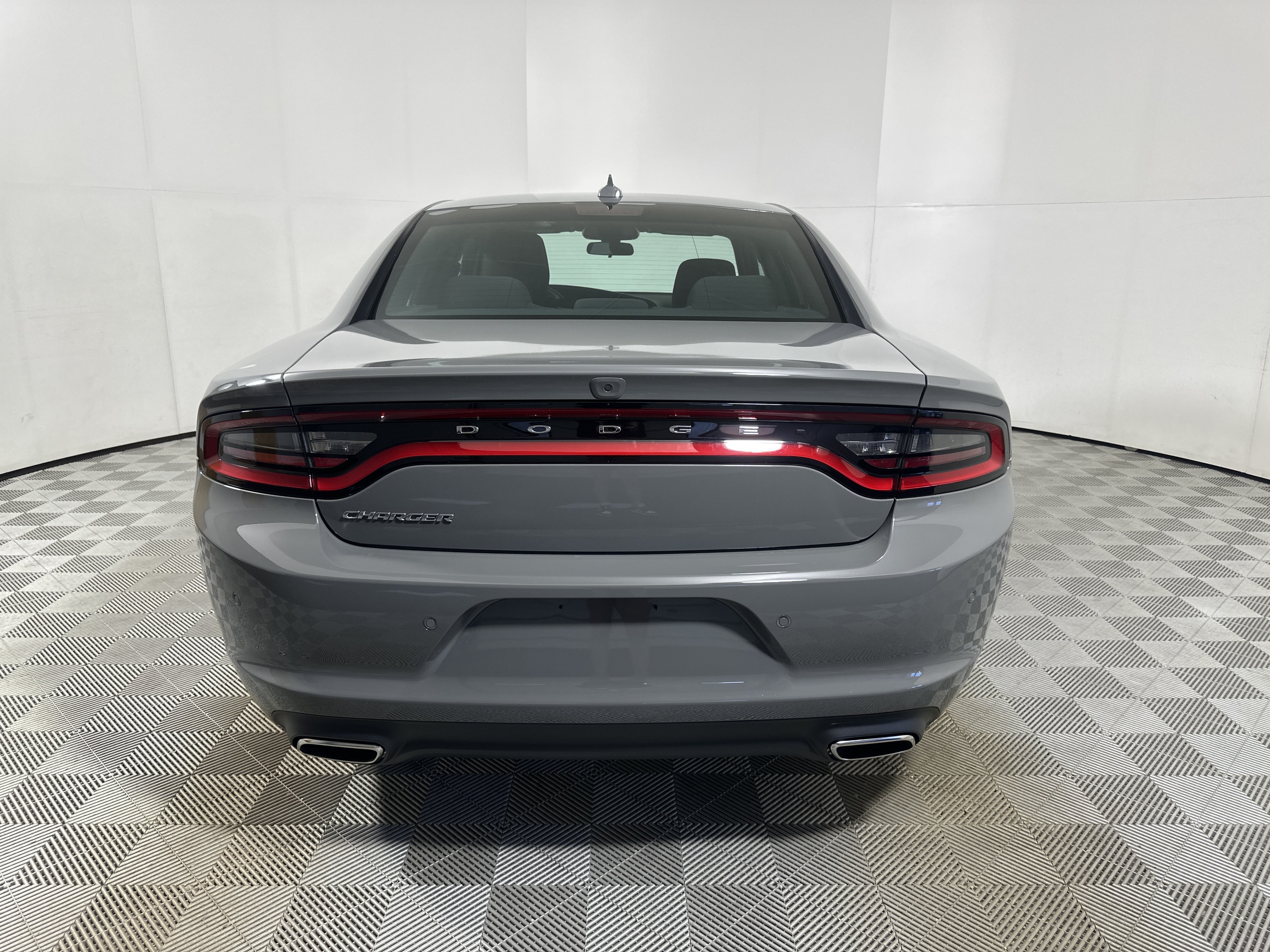 Used 2023 Destroyer Gray Clearcoat Dodge SXT image 6