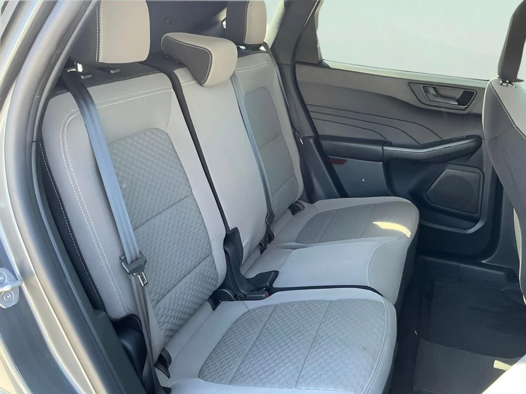 Used 2022 Gray Ford SE image 18